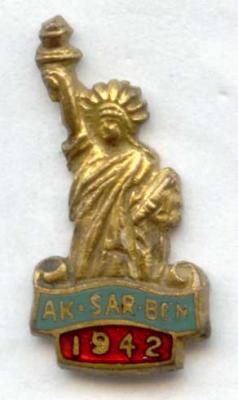 1942 Pin Image